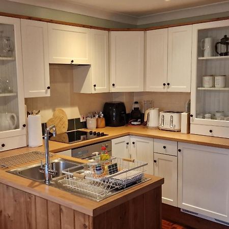 Country Style, 2 Bedroom House, Parking And Superb Location NWI Exteriör bild