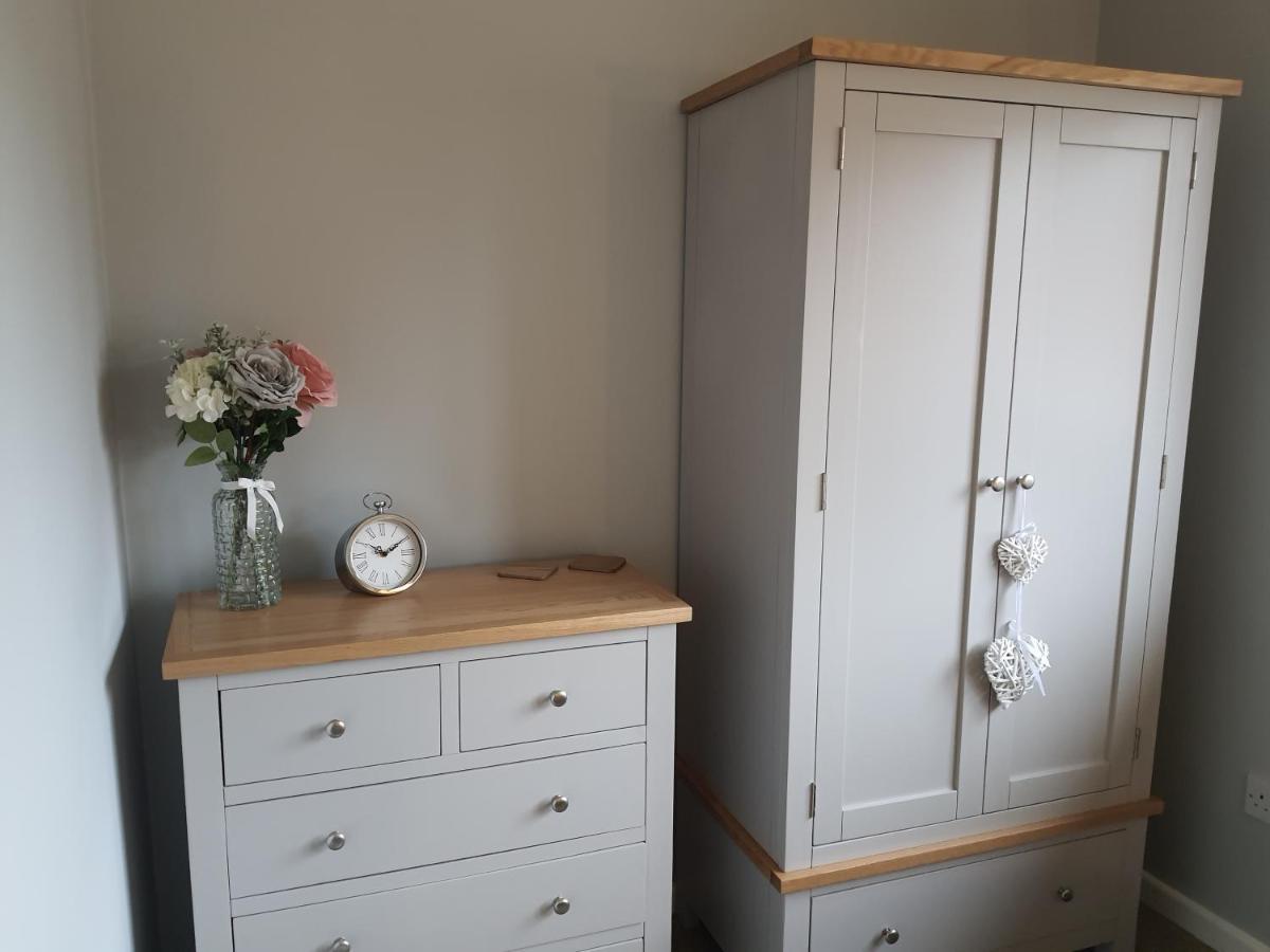 Country Style, 2 Bedroom House, Parking And Superb Location NWI Exteriör bild
