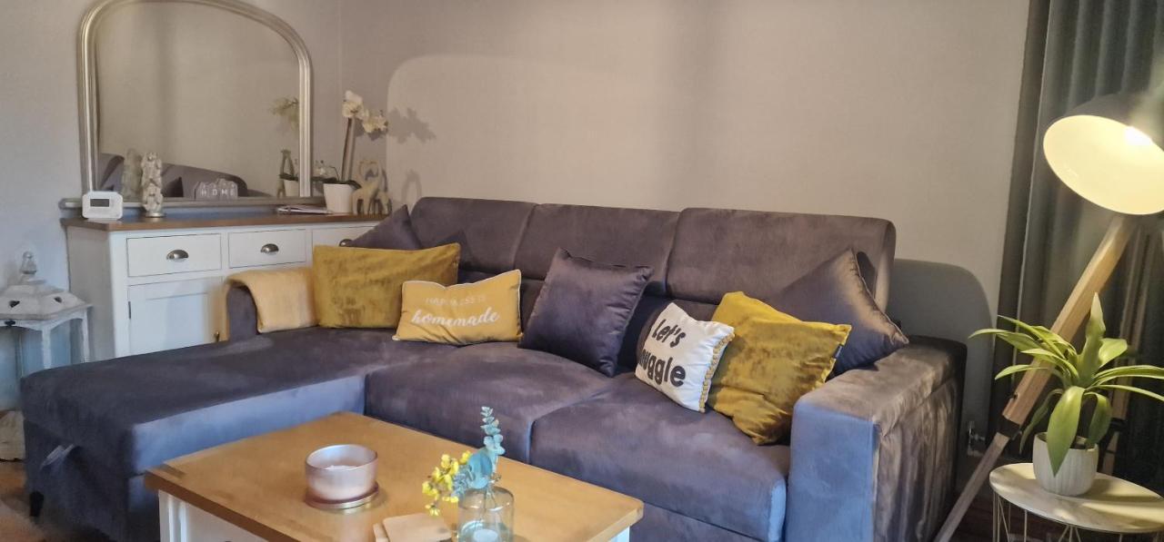 Country Style, 2 Bedroom House, Parking And Superb Location NWI Exteriör bild
