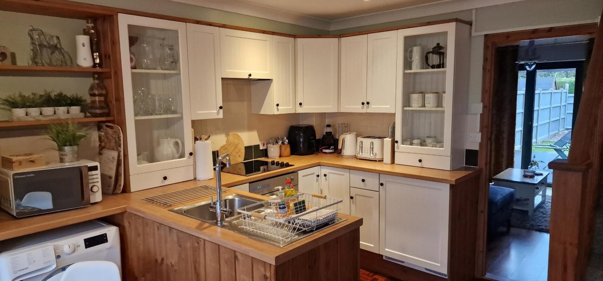 Country Style, 2 Bedroom House, Parking And Superb Location NWI Exteriör bild